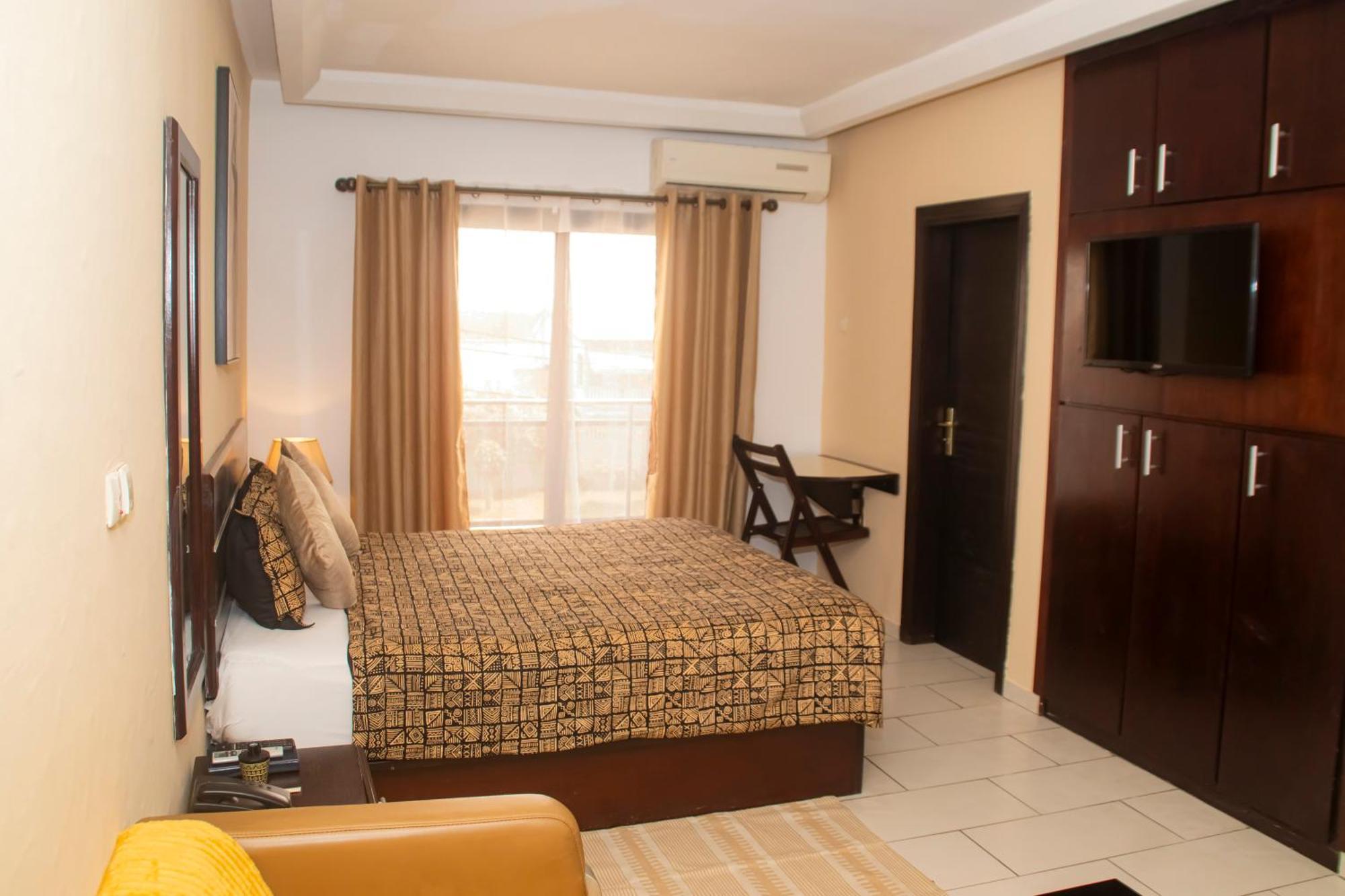 Enka Flat Hotel Abidjan Exteriör bild