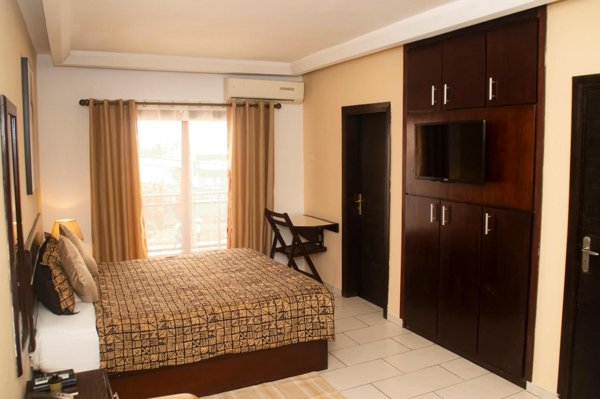Enka Flat Hotel Abidjan Exteriör bild